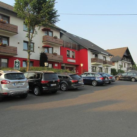 Hotel Zur Burg Nuerburg Екстериор снимка