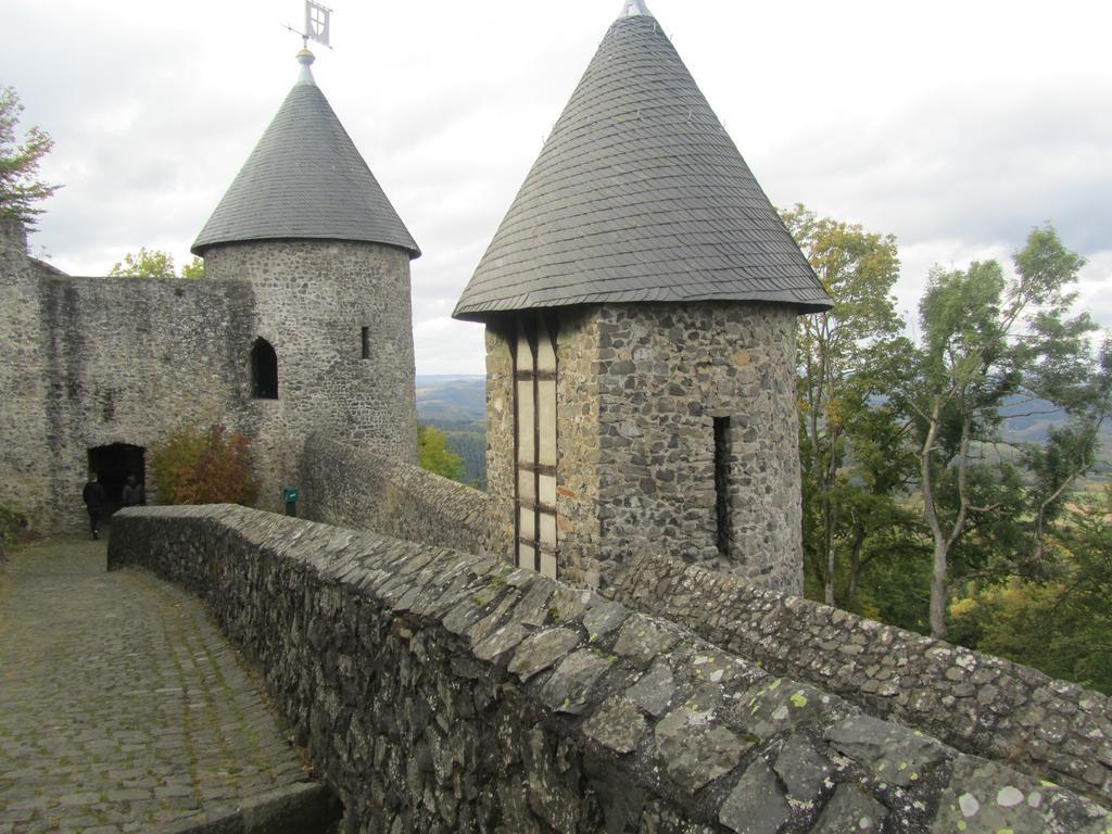 Hotel Zur Burg Nuerburg Екстериор снимка
