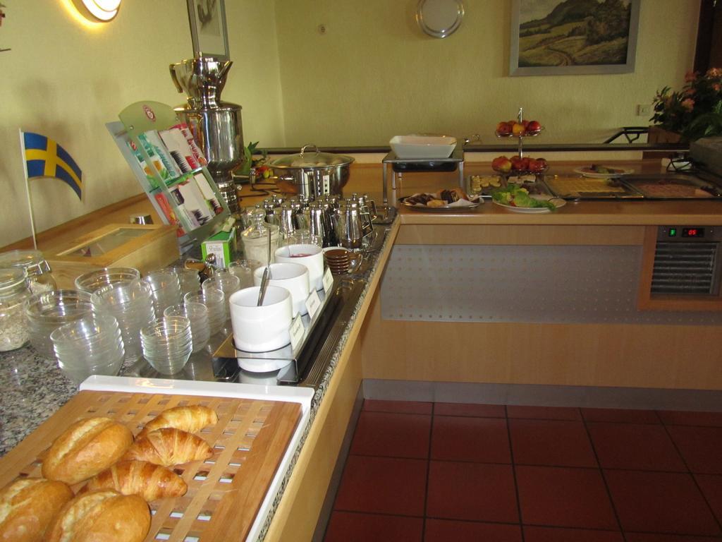 Hotel Zur Burg Nuerburg Екстериор снимка