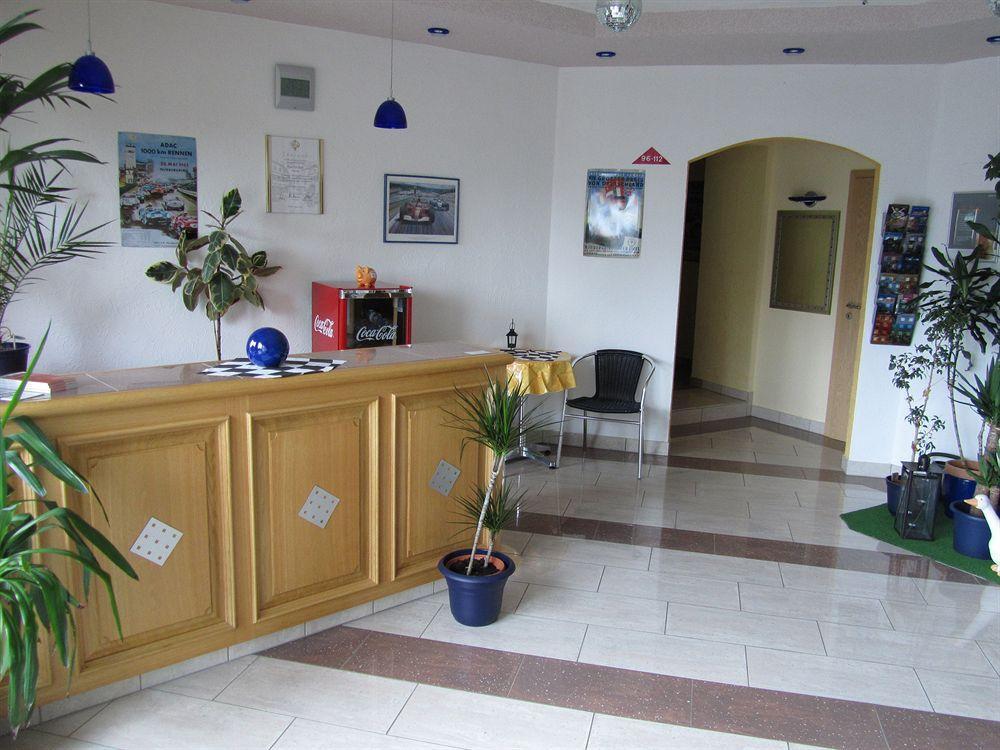 Hotel Zur Burg Nuerburg Екстериор снимка