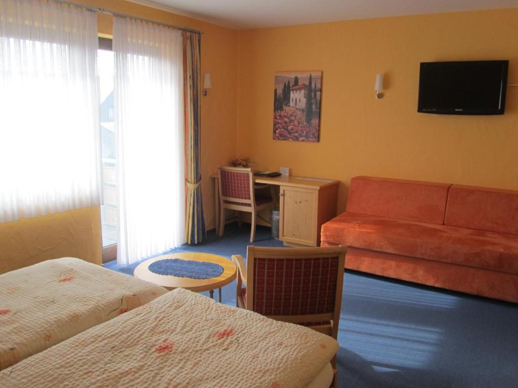 Hotel Zur Burg Nuerburg Стая снимка
