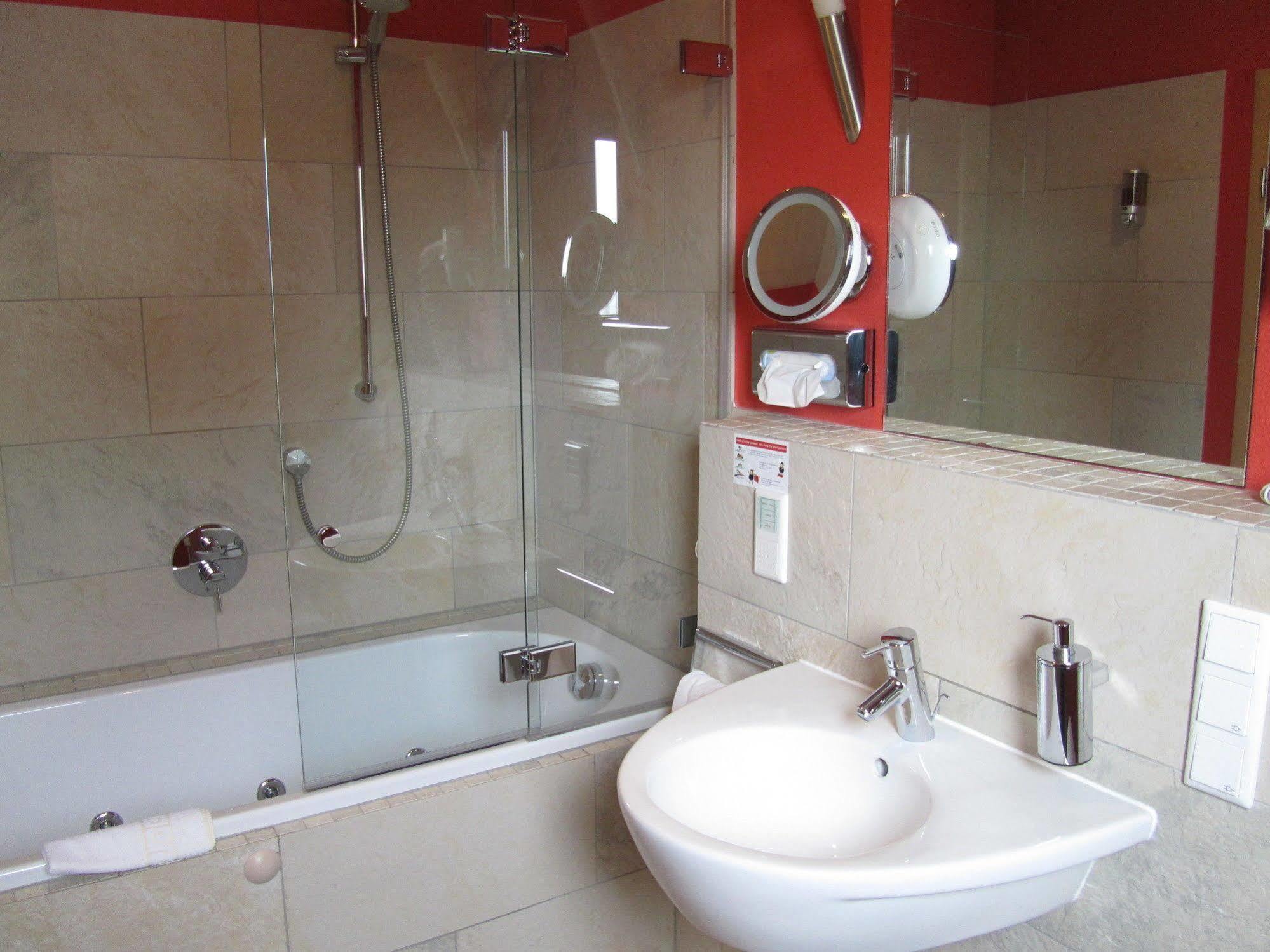 Hotel Zur Burg Nuerburg Екстериор снимка