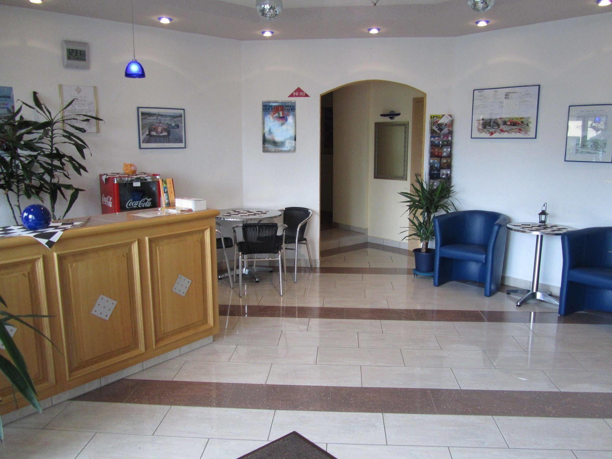 Hotel Zur Burg Nuerburg Екстериор снимка