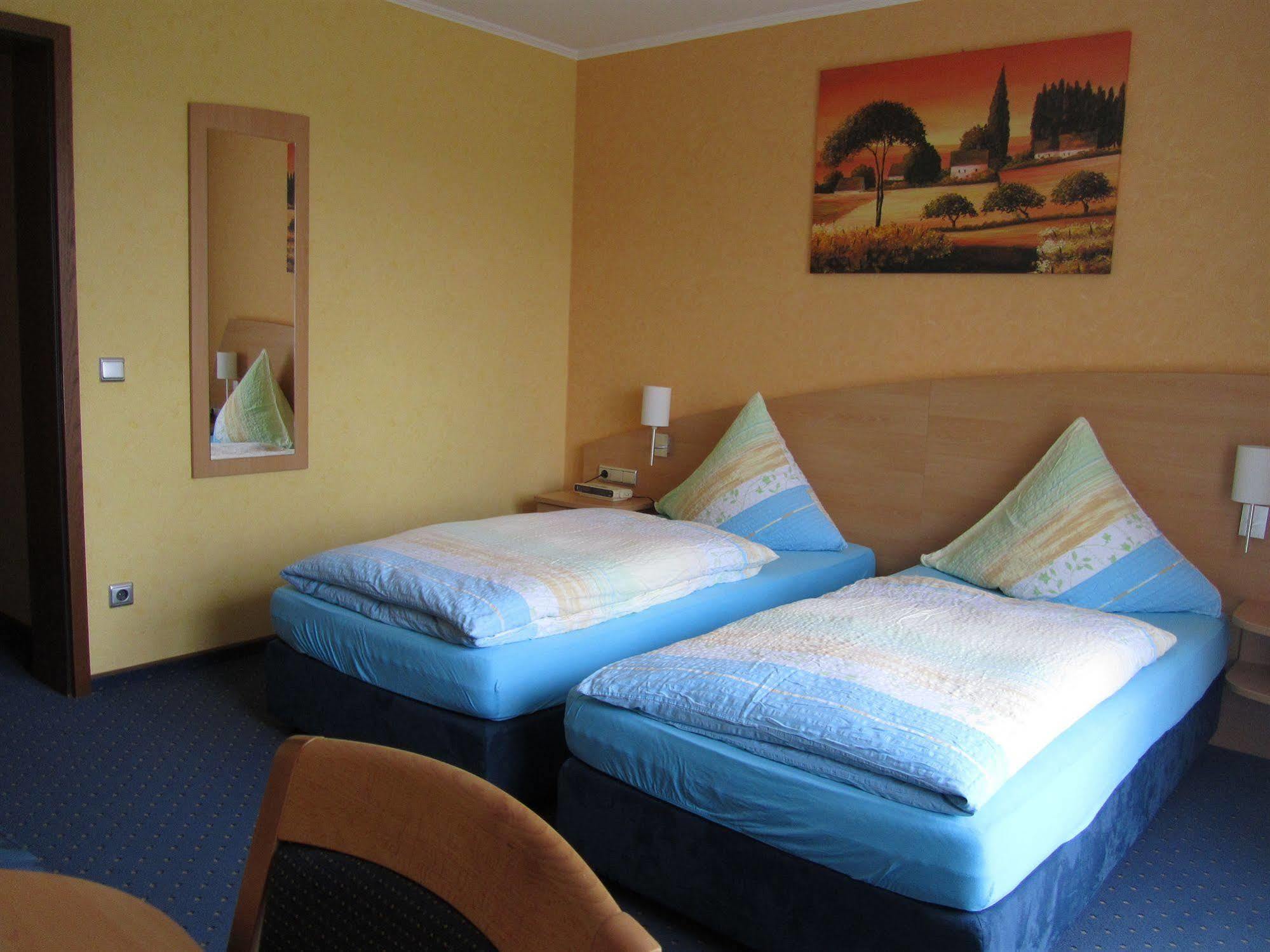 Hotel Zur Burg Nuerburg Екстериор снимка