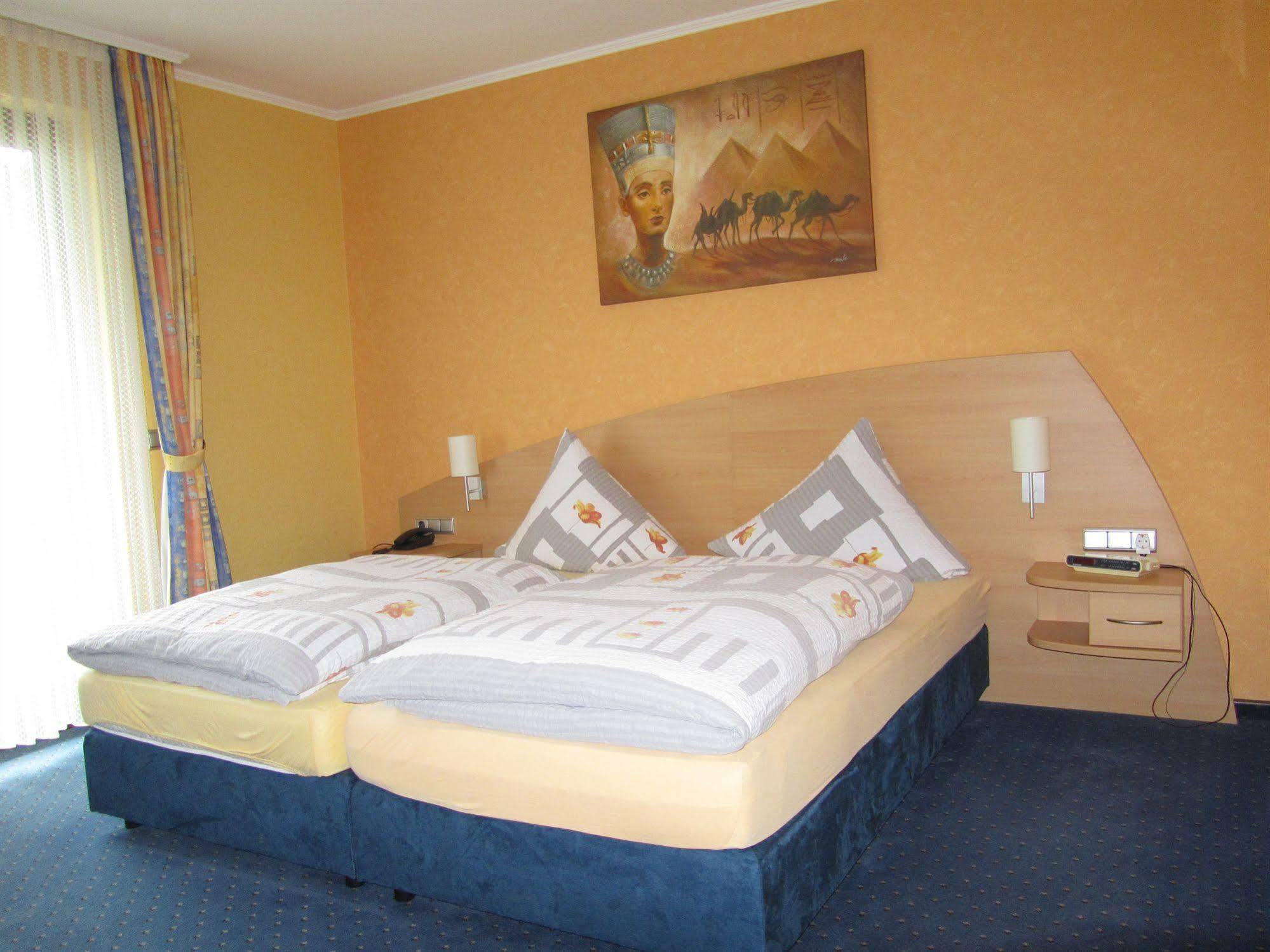 Hotel Zur Burg Nuerburg Екстериор снимка