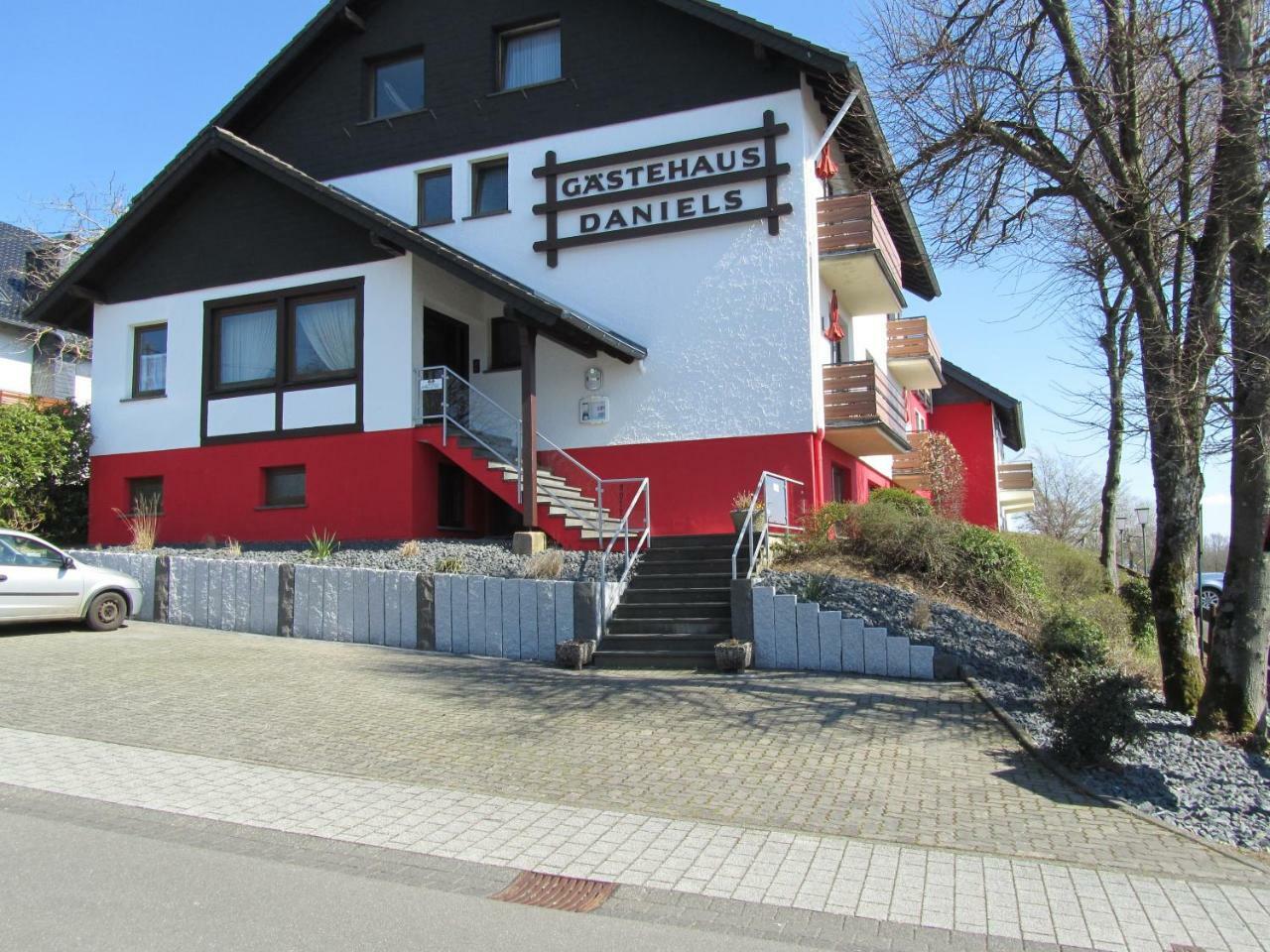 Hotel Zur Burg Nuerburg Екстериор снимка